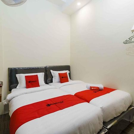 Отель Reddoorz Syariah Near Lubang Jepang Букиттинги Экстерьер фото